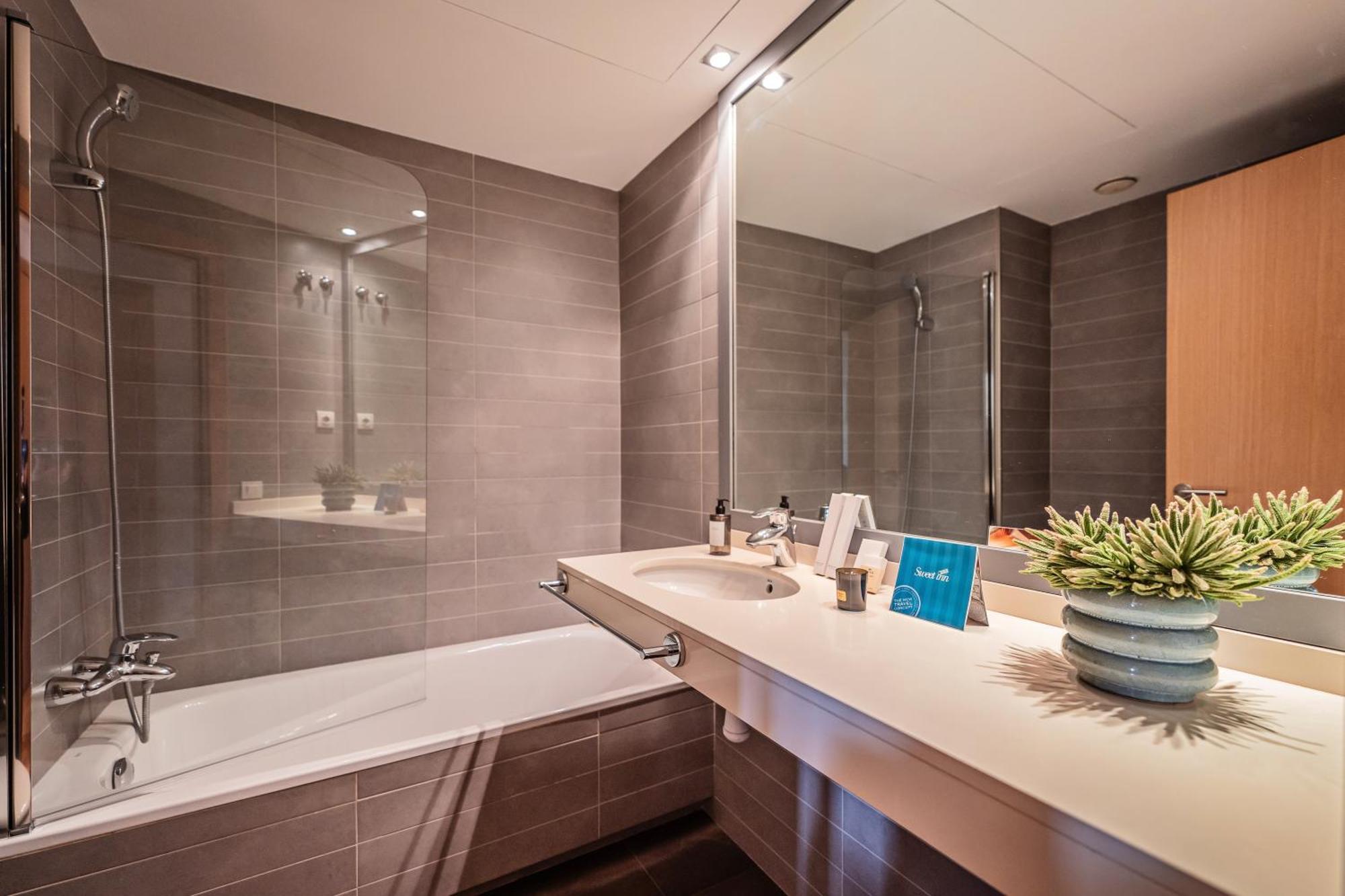 Sweett - Jardinets Apartment Barcelona Bagian luar foto